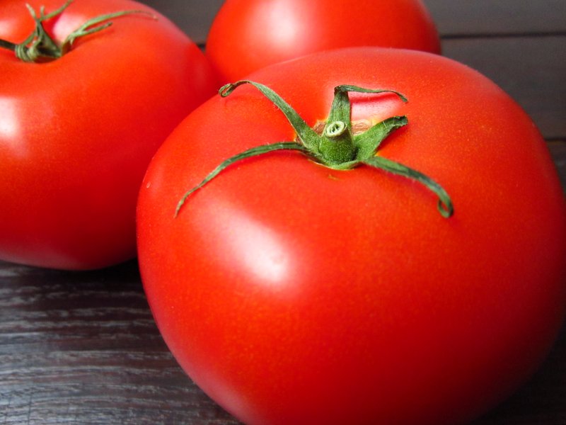 pomidor ma działanie przeciwnowotworowe. 